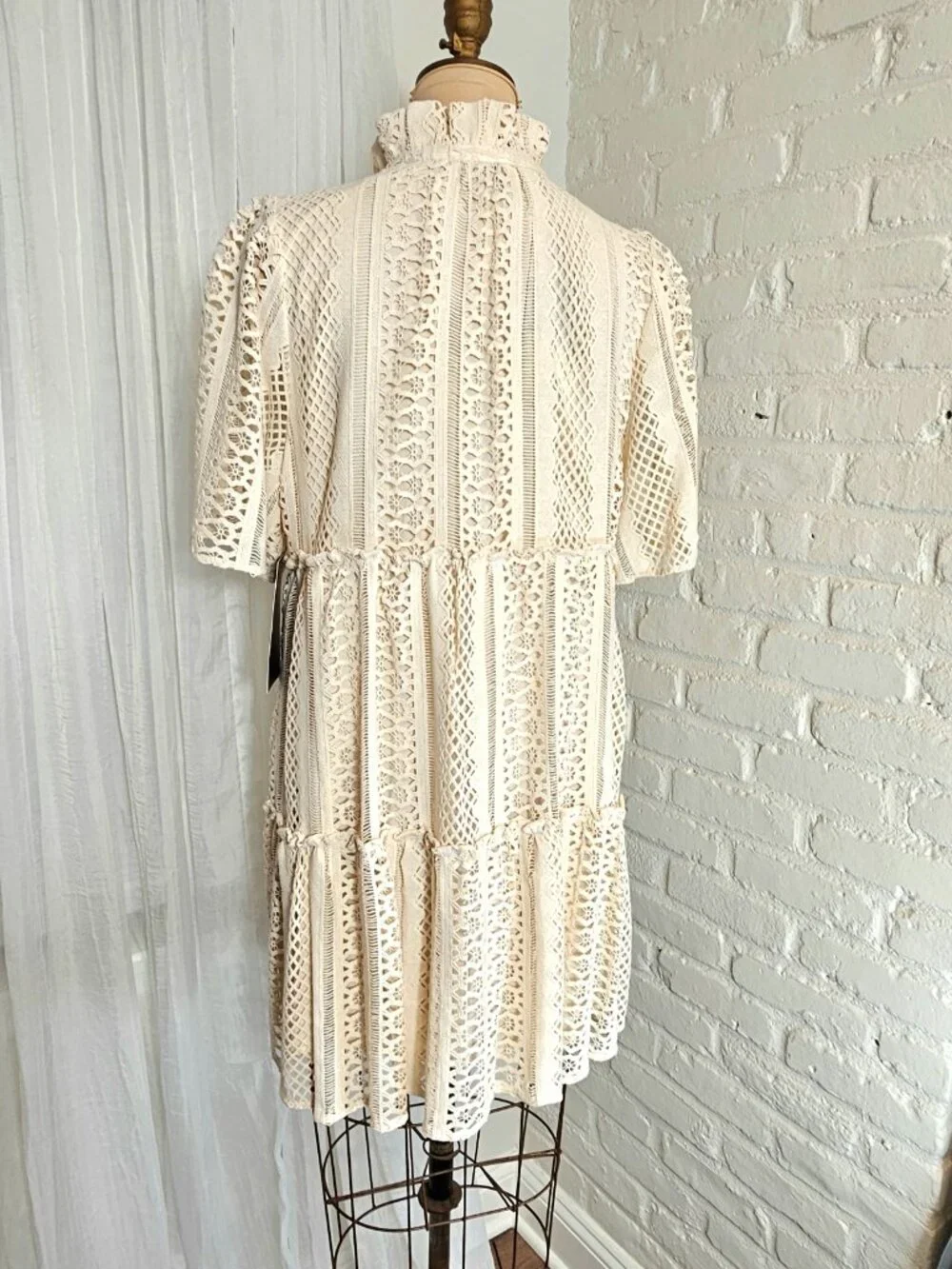 Tuckernuck Lace Tiered Mini Dress Size L NWT Cream Eyelet Boho - Picture 4 of 10